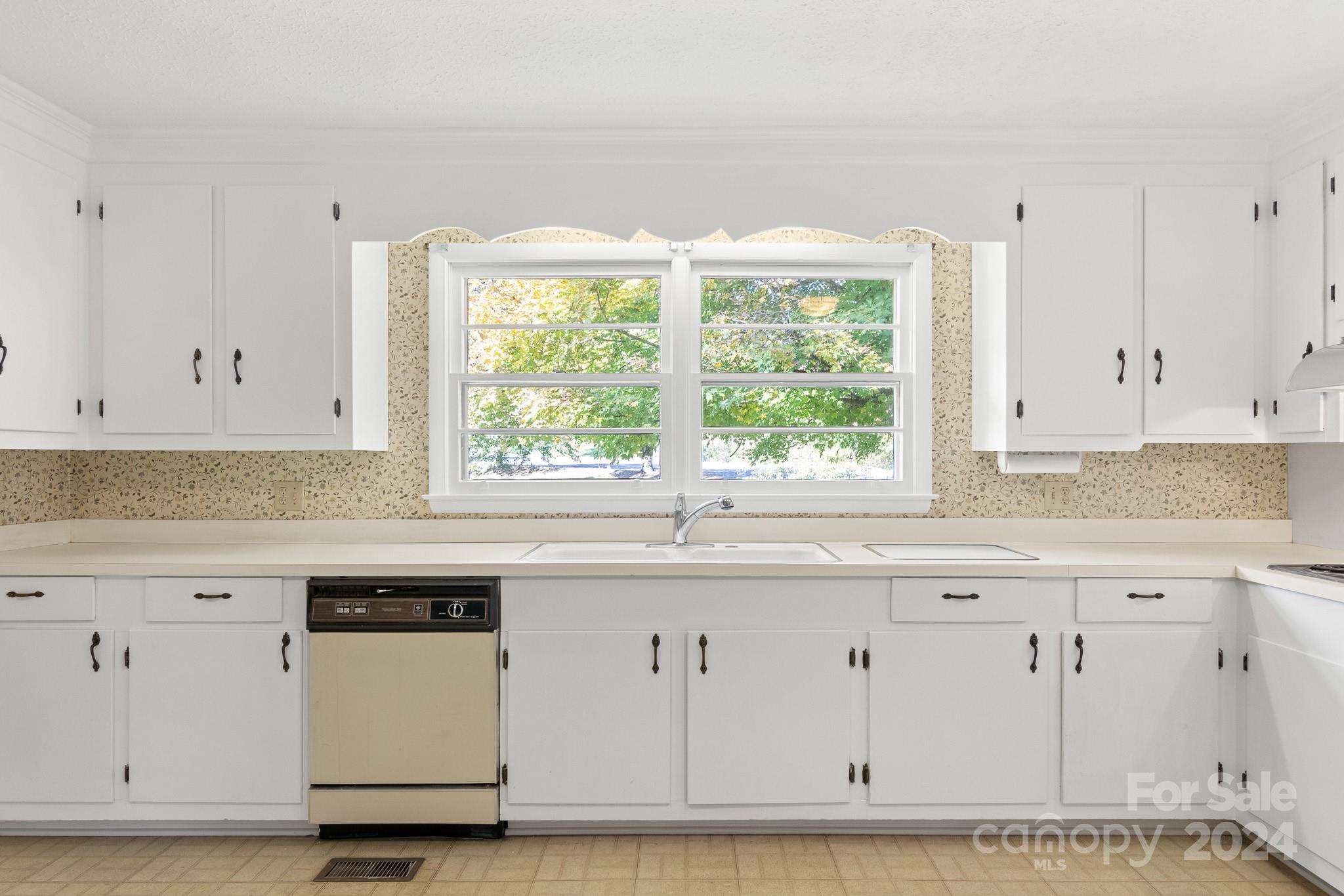 1102 W Elm Street