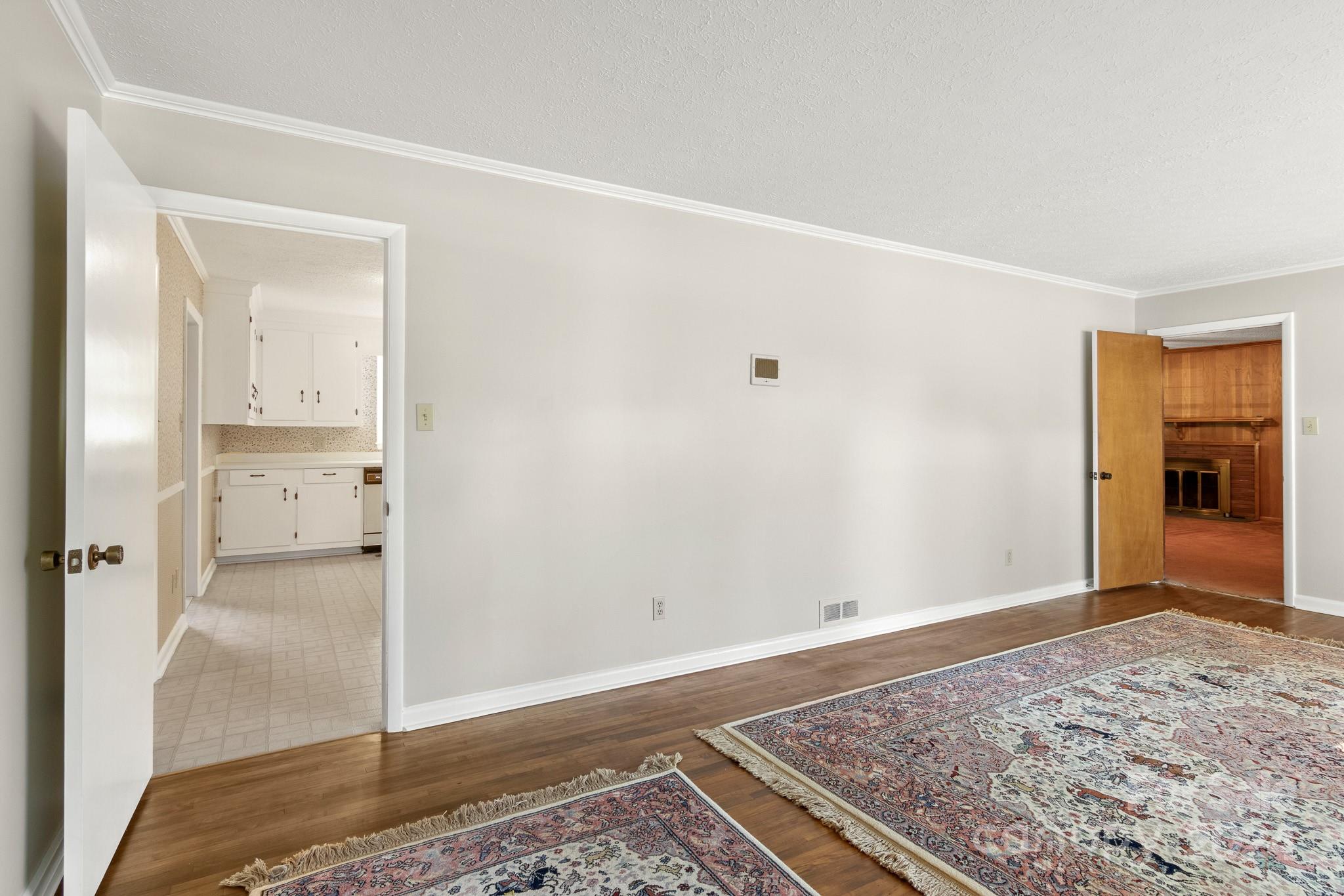 1102 W Elm Street