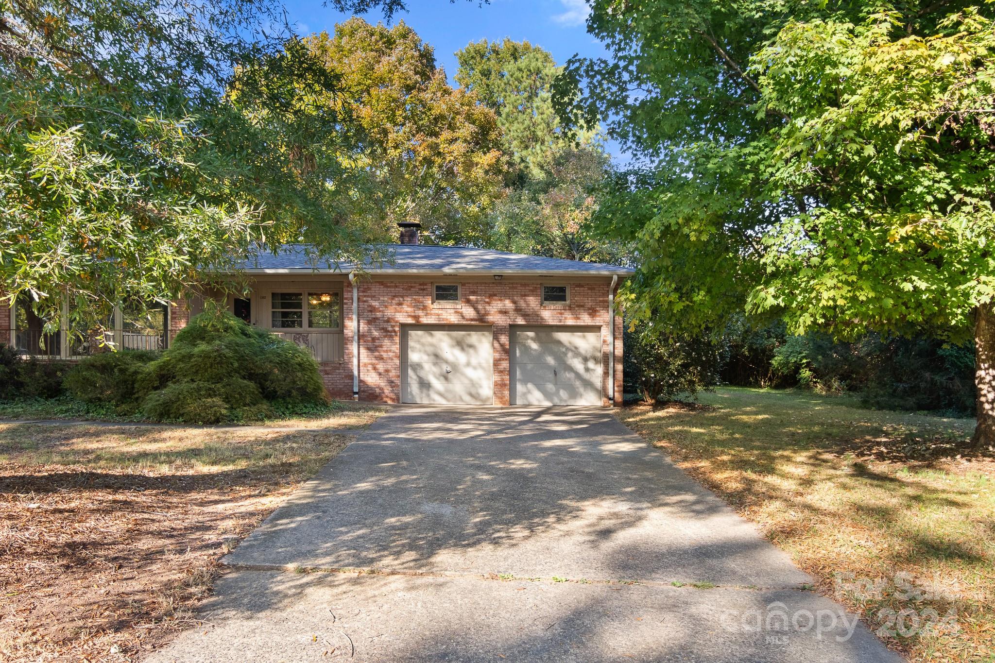 1102 W Elm Street