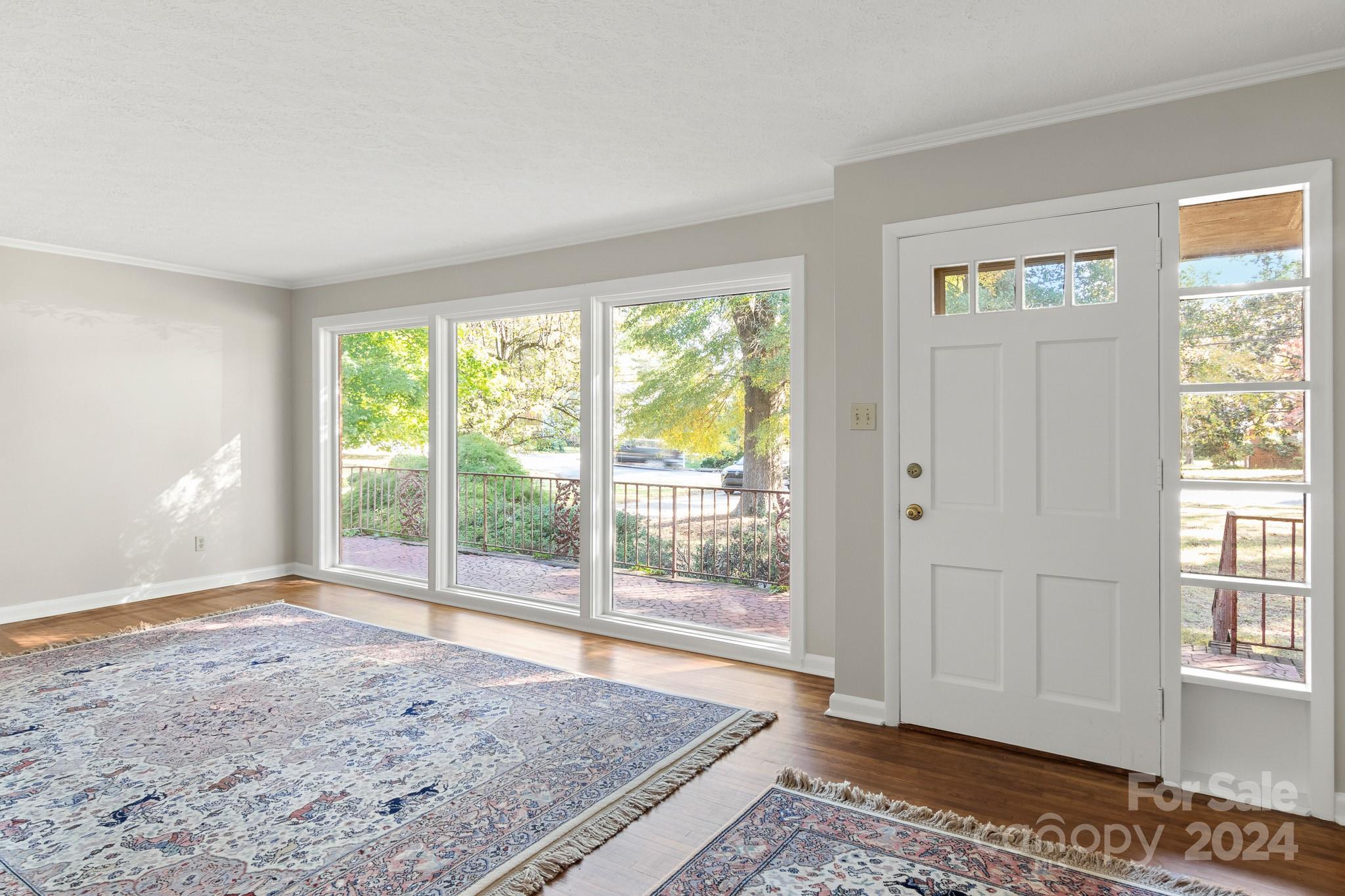 1102 W Elm Street