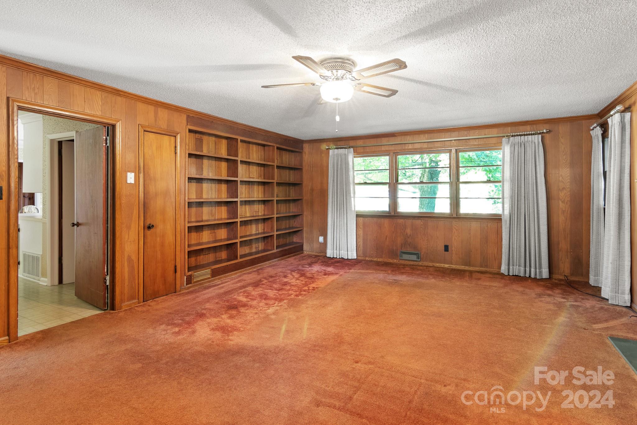 1102 W Elm Street
