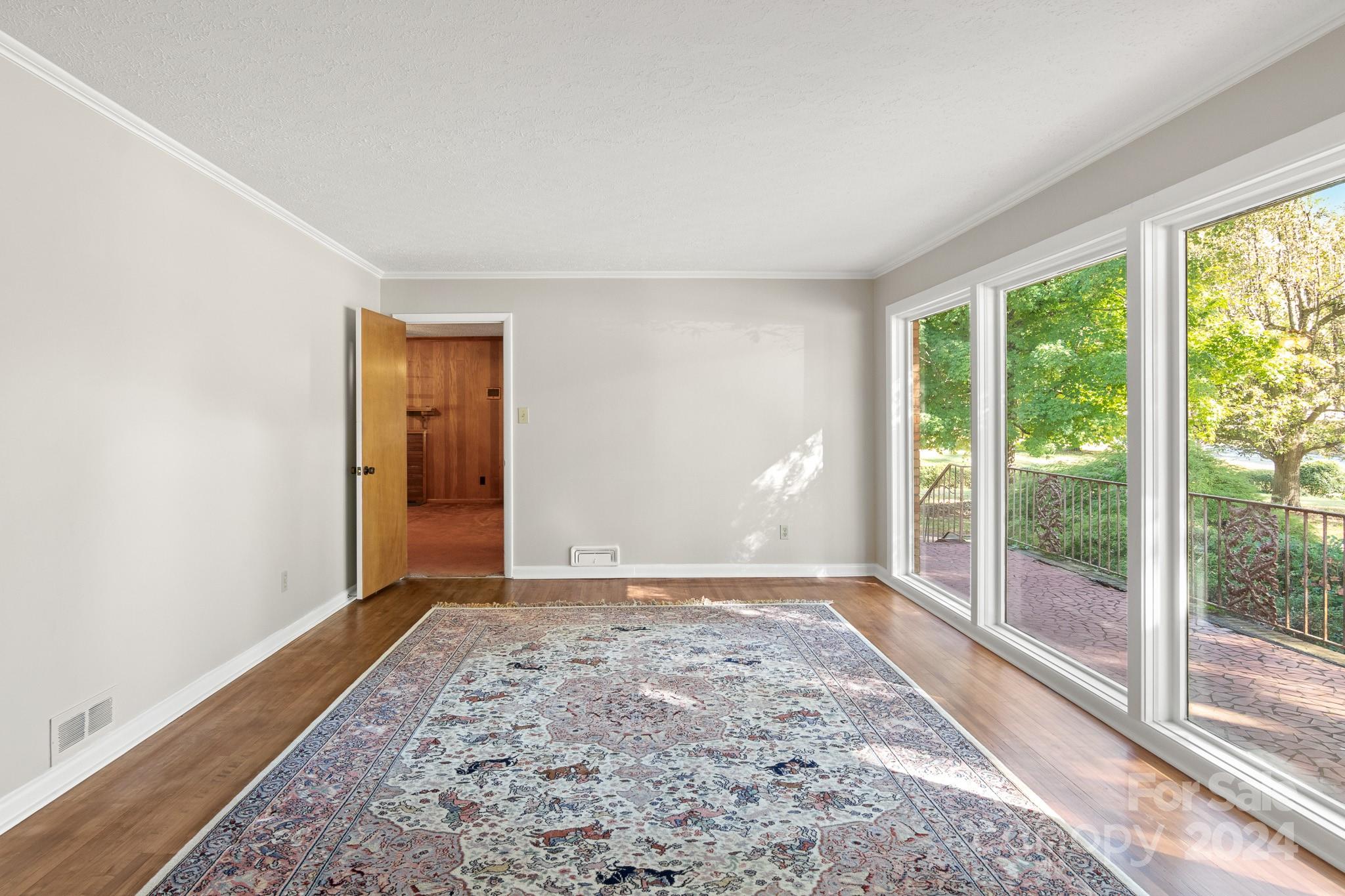 1102 W Elm Street