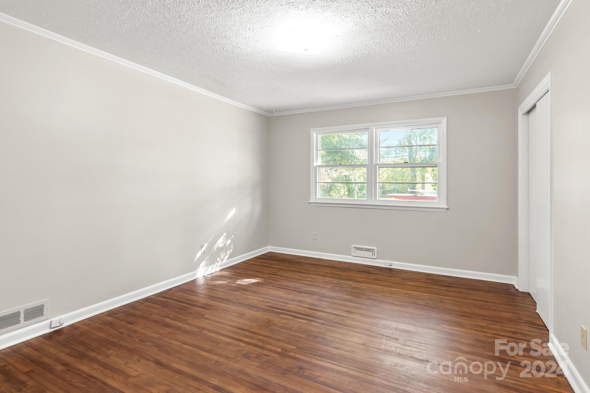 1102 W Elm Street