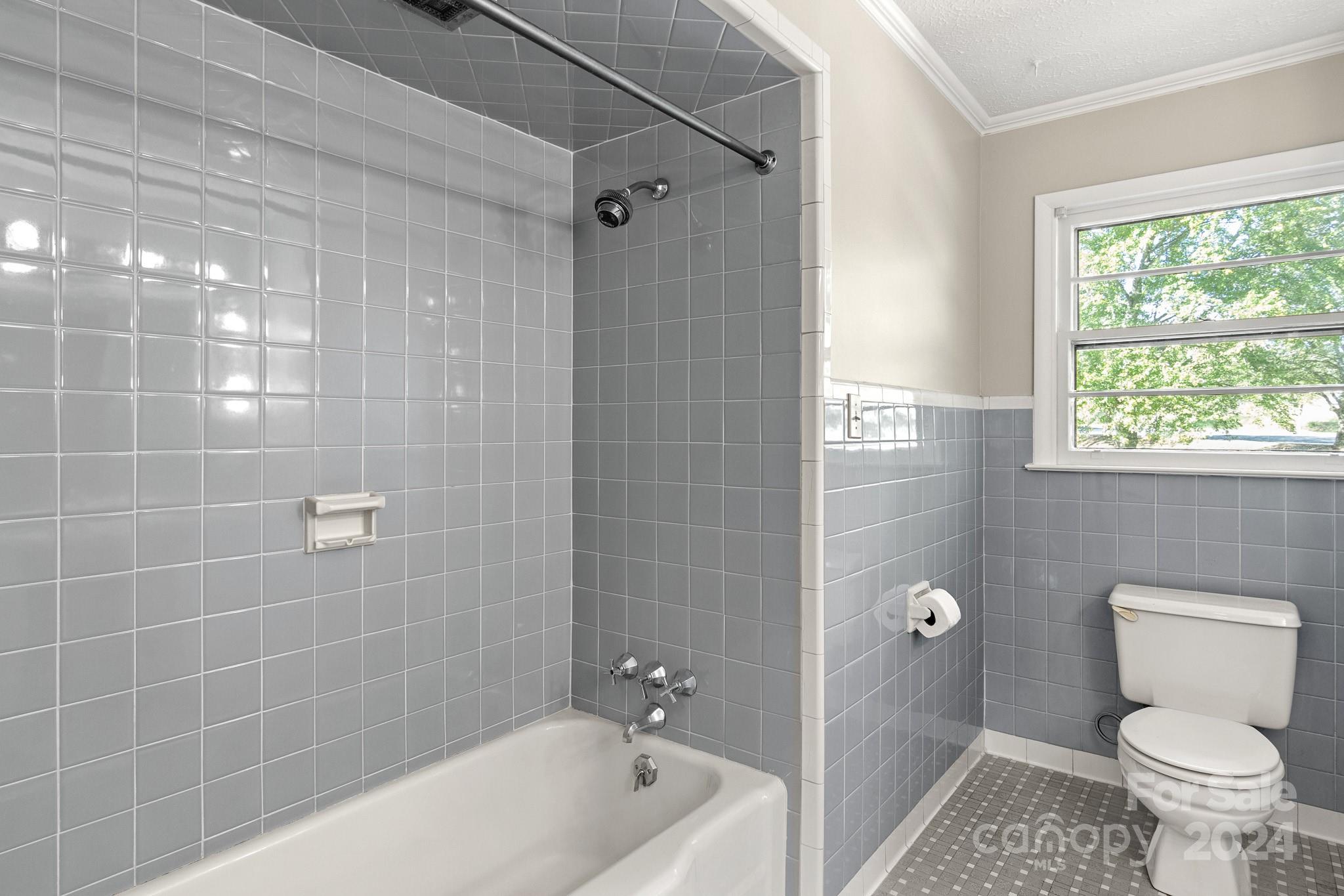 1102 W Elm Street