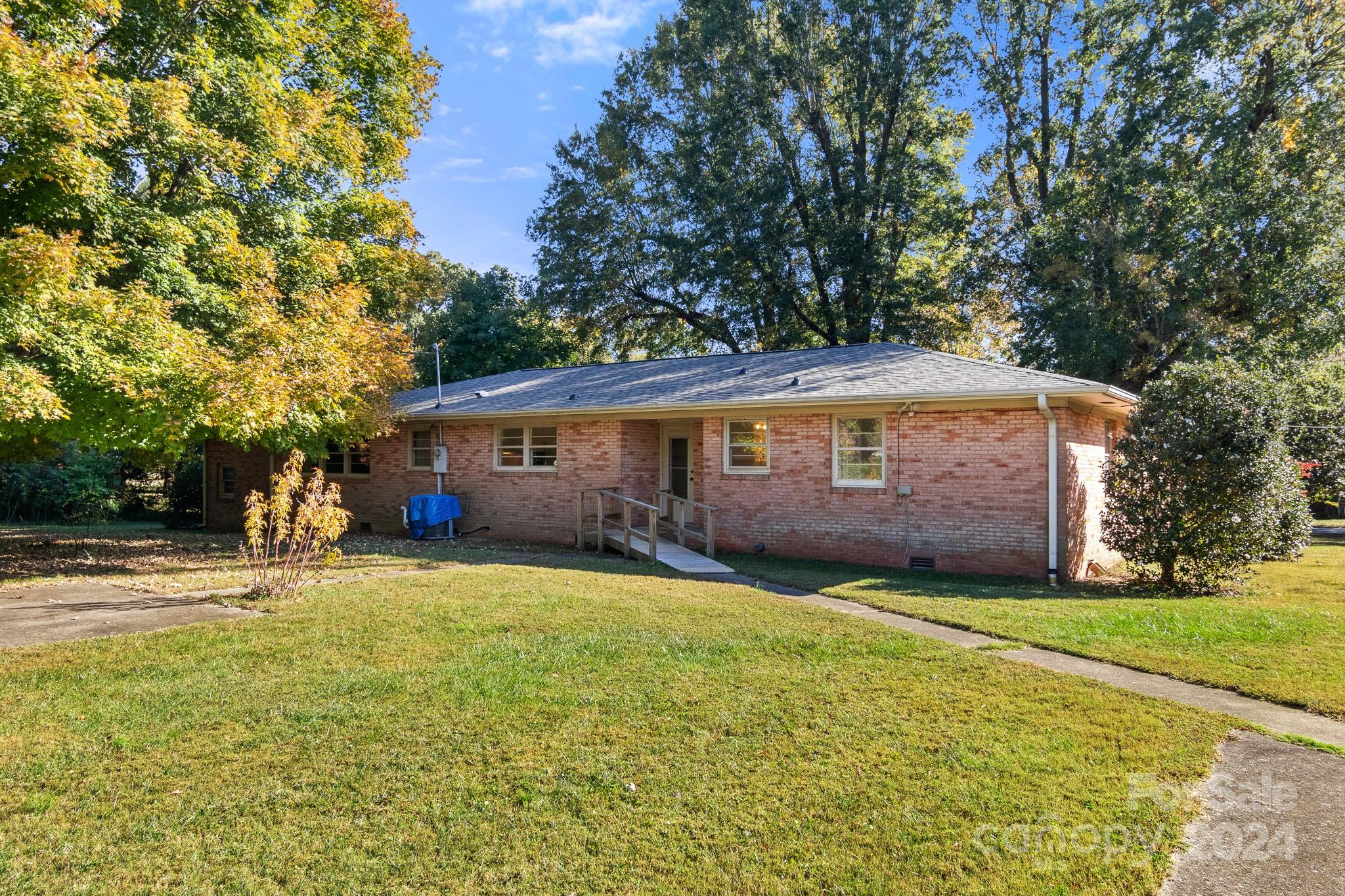 1102 W Elm Street