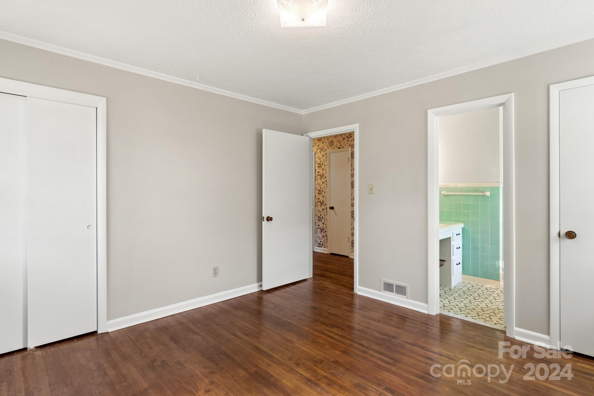 1102 W Elm Street