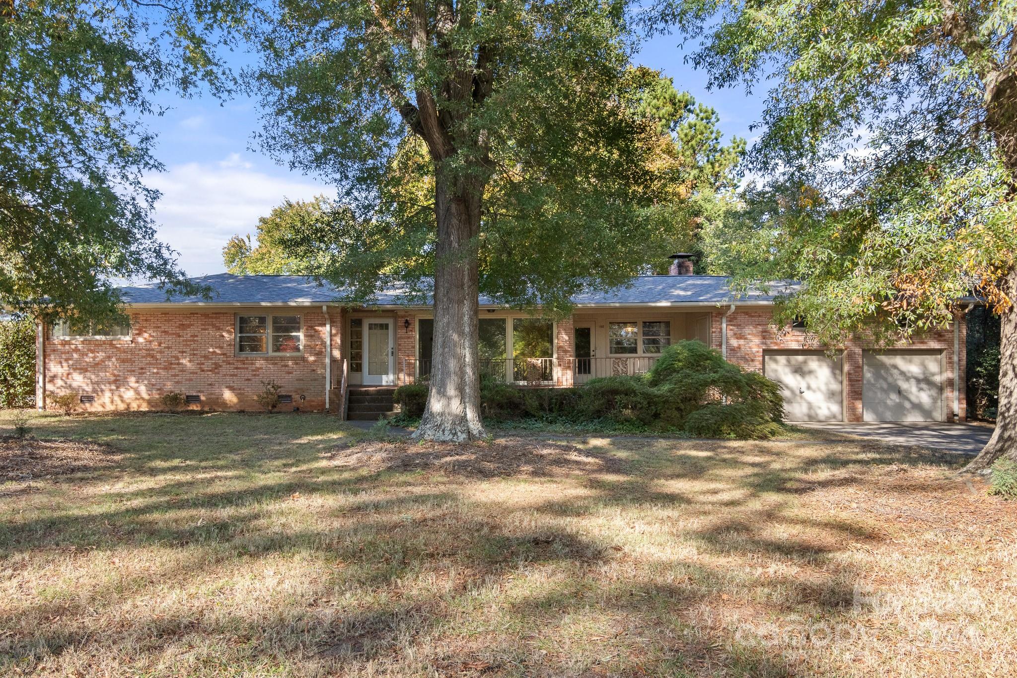 1102 W Elm Street