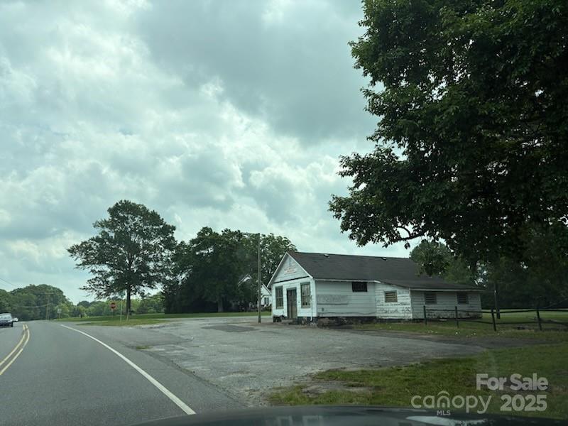 663 OAK GROVE Road