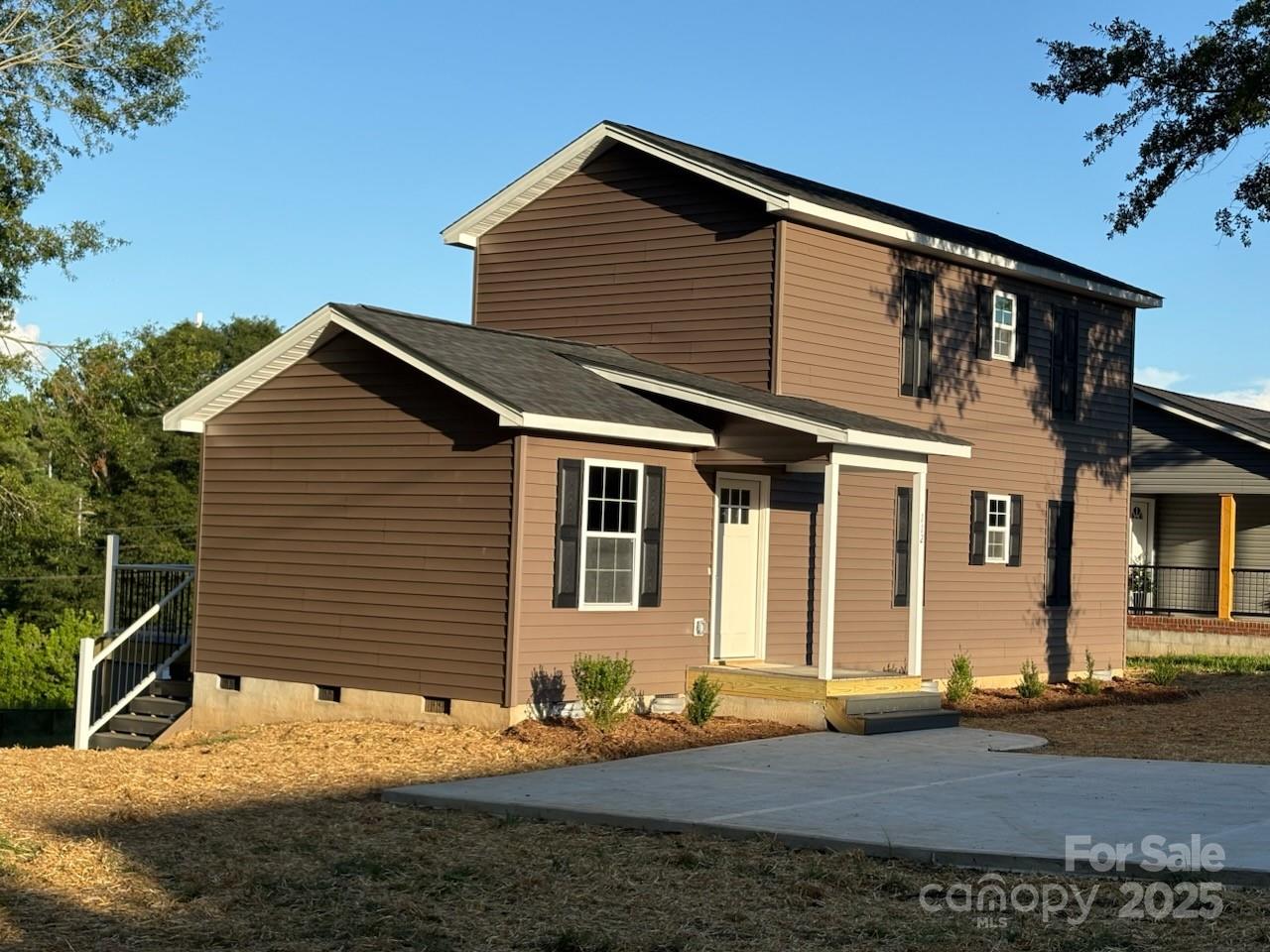 112 GILLIATT Street Unit: 1