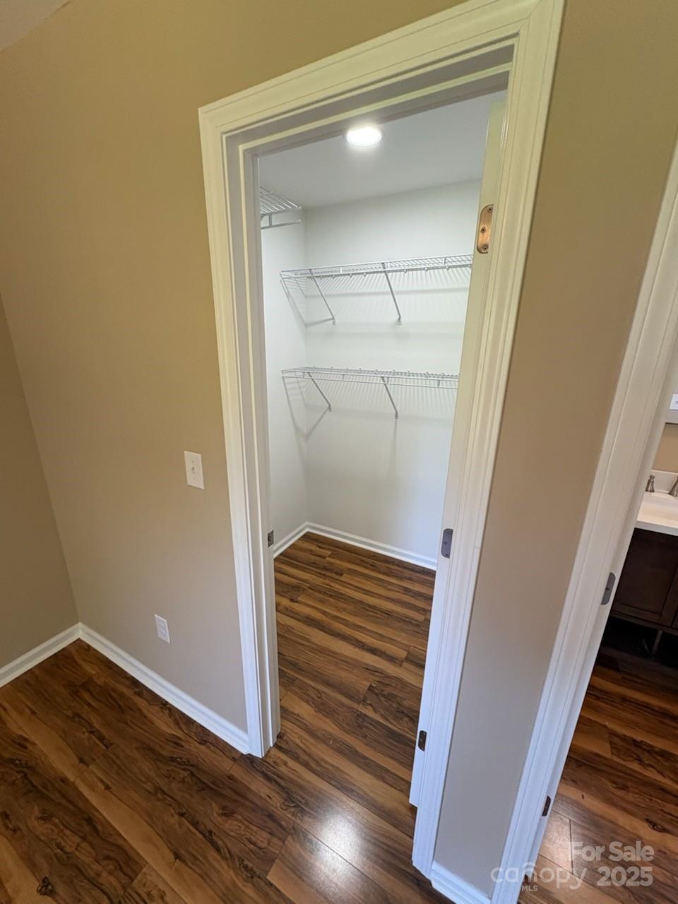112 GILLIATT Street Unit: 1