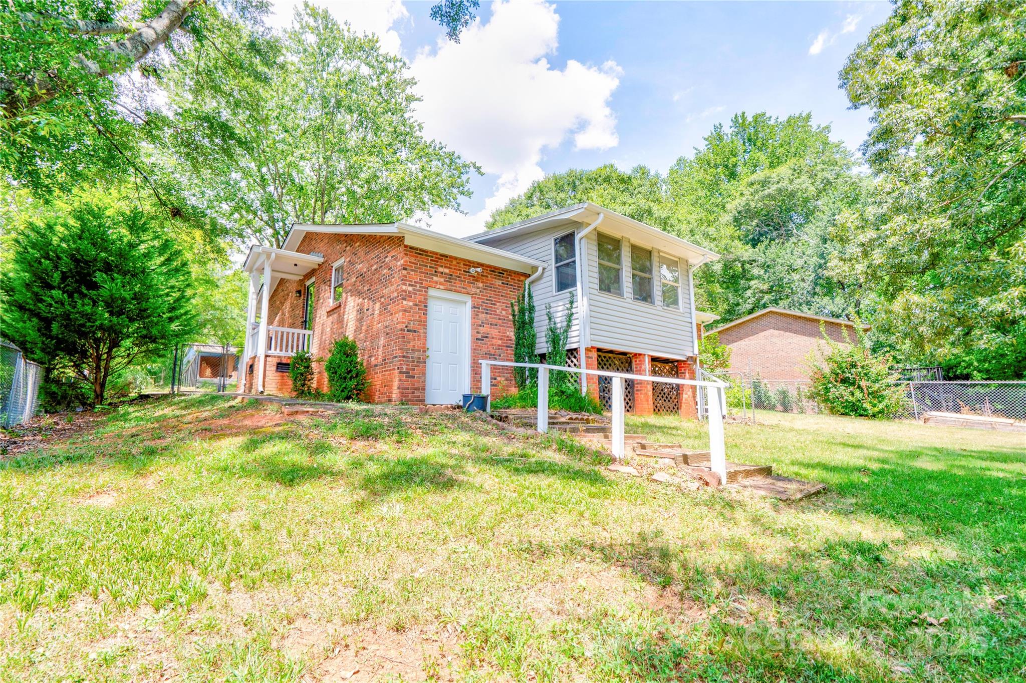 1153 N Woodhill Drive