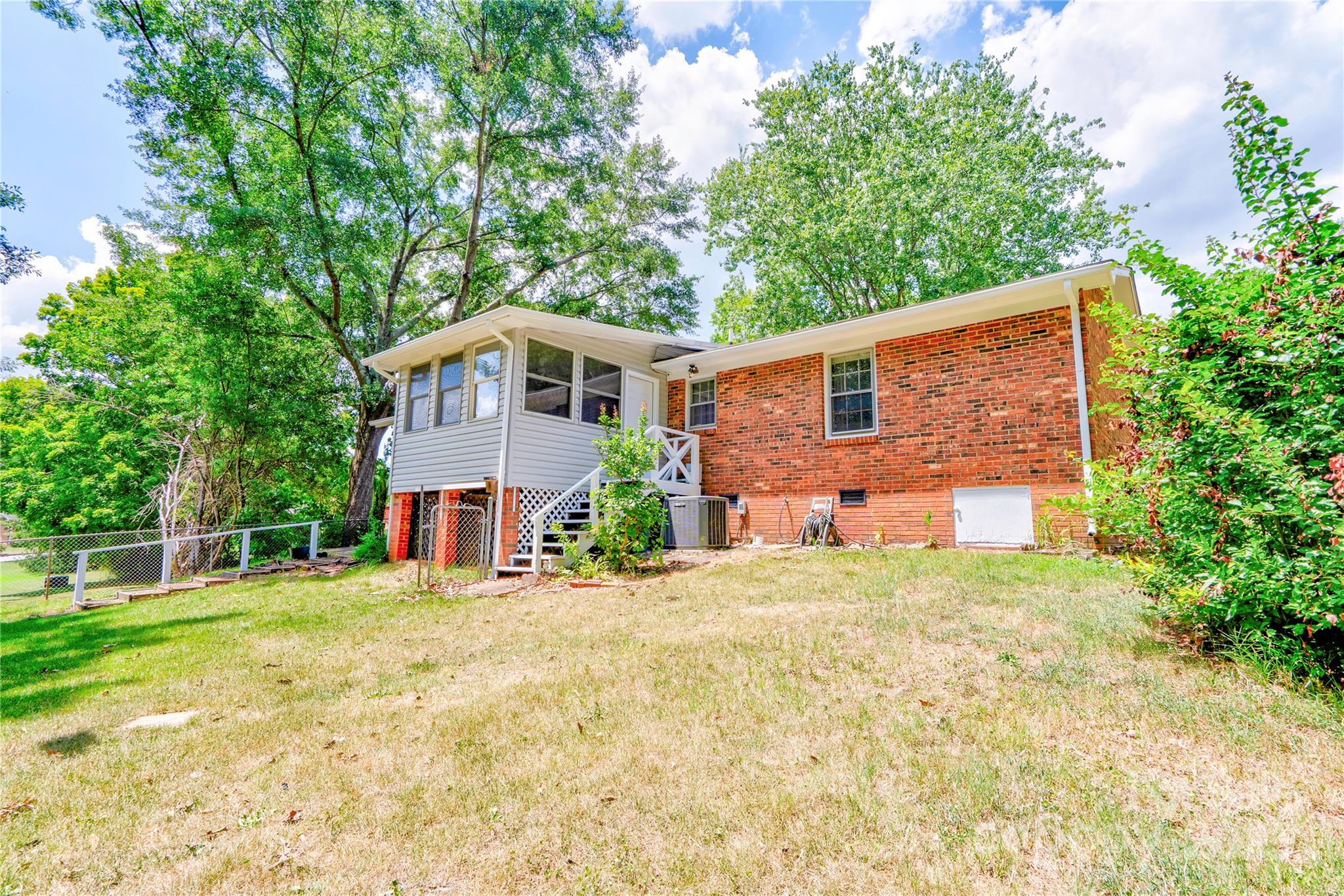1153 N Woodhill Drive