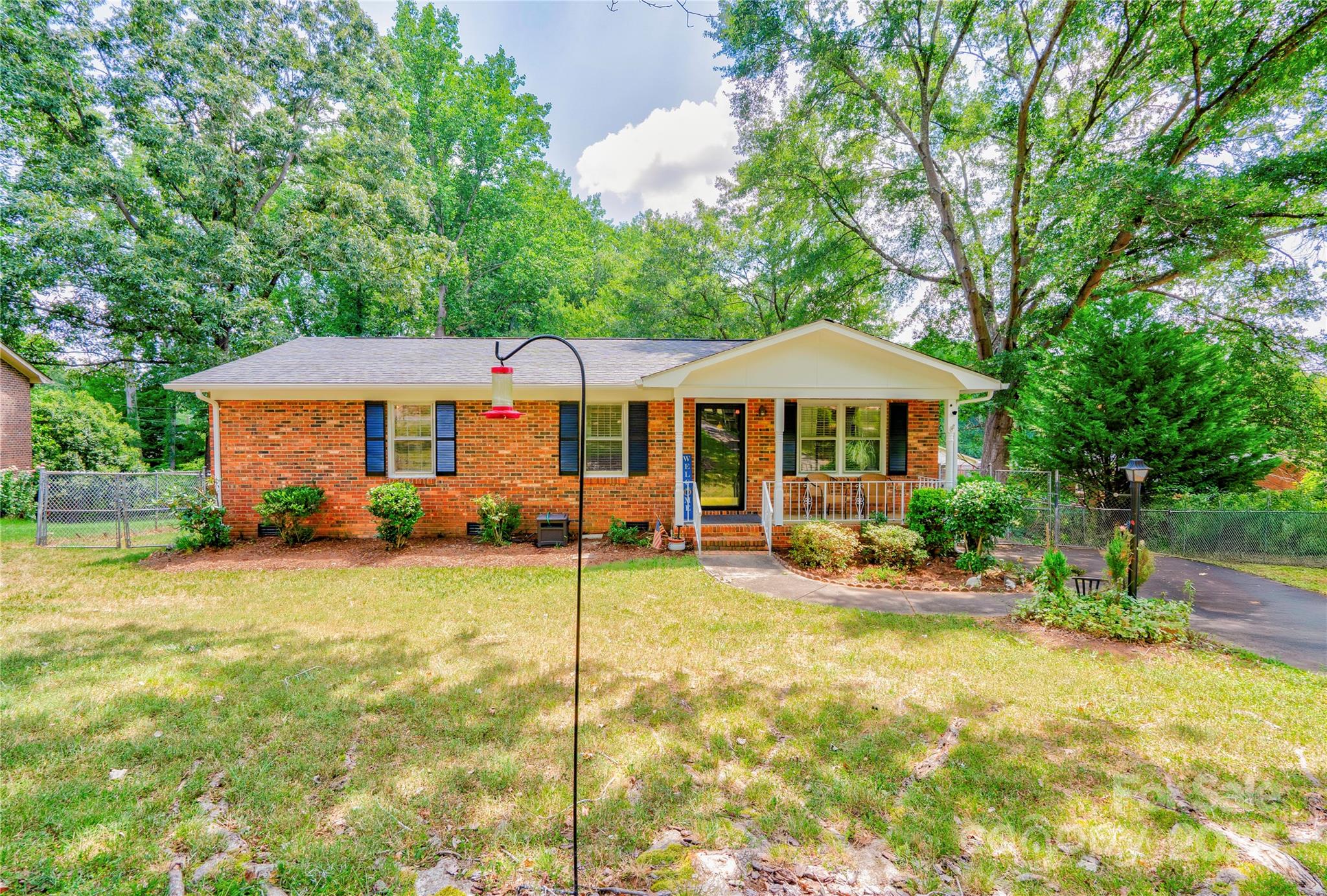 1153 N Woodhill Drive