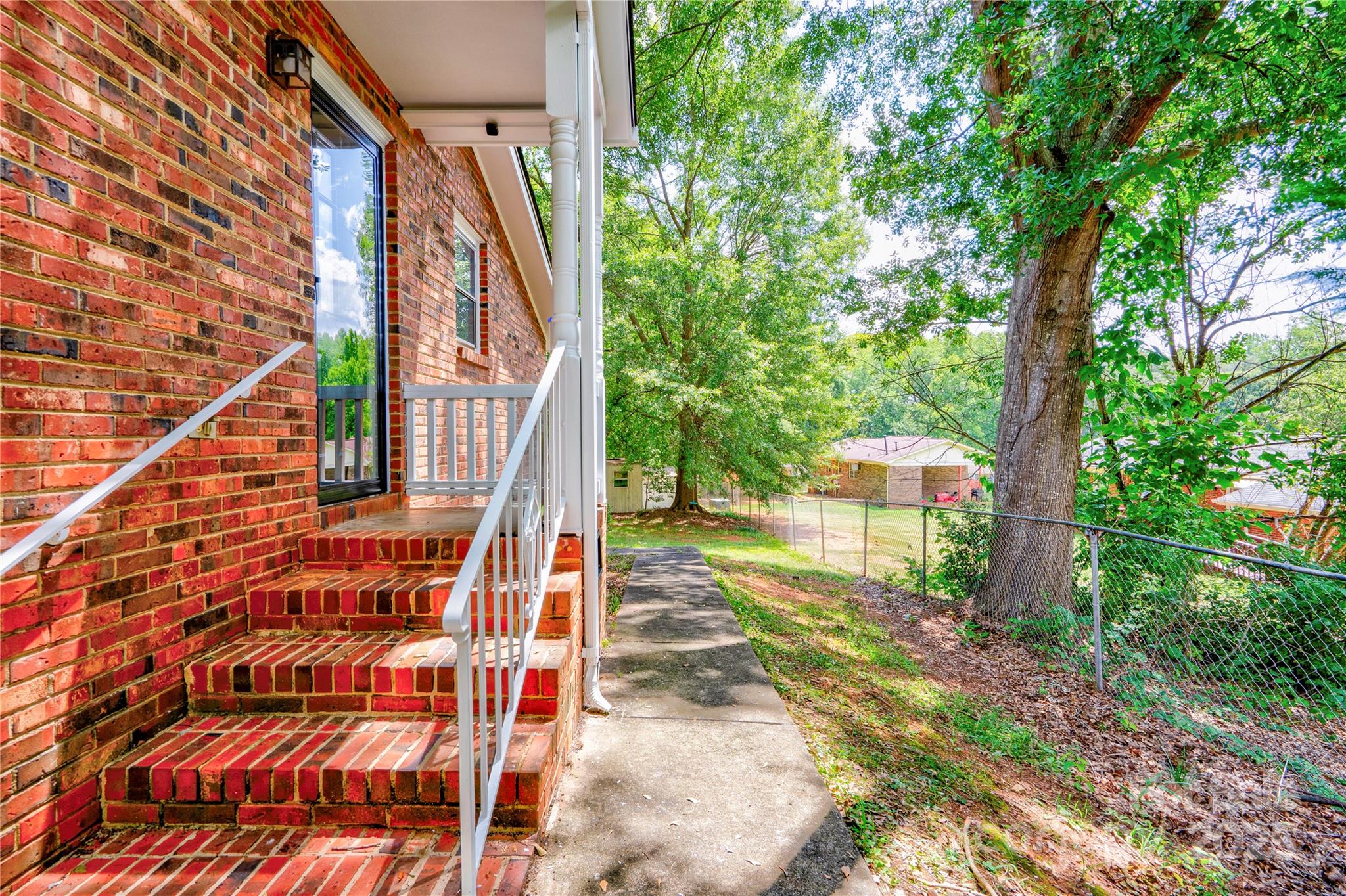 1153 N Woodhill Drive