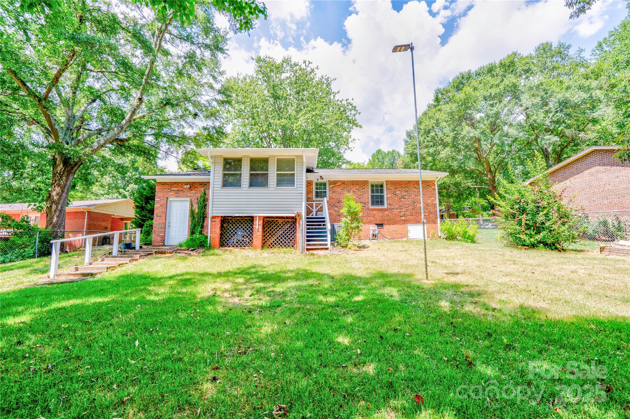 1153 N Woodhill Drive