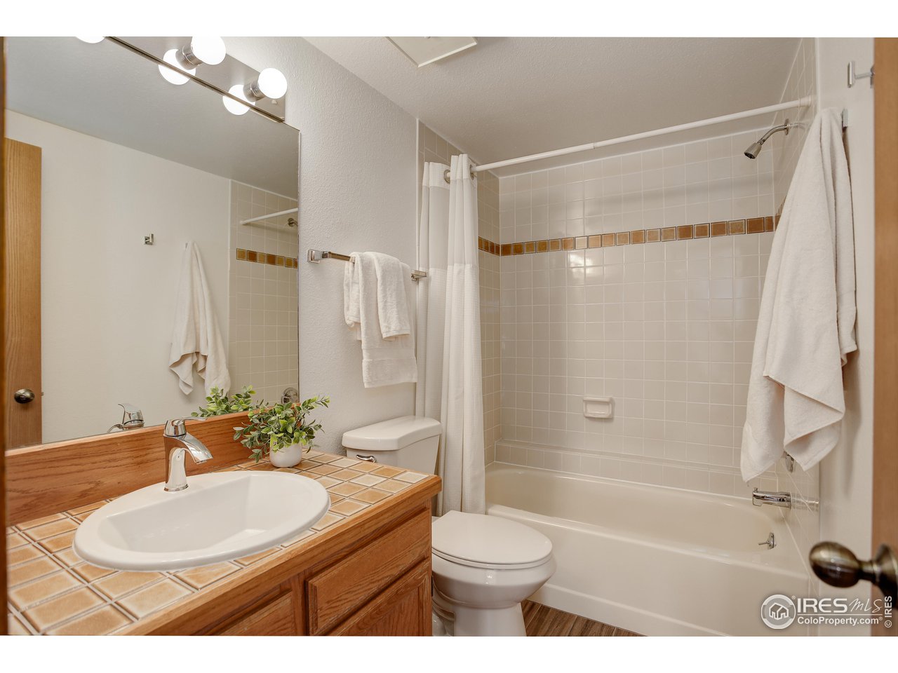 501 Manhattan Dr 201
