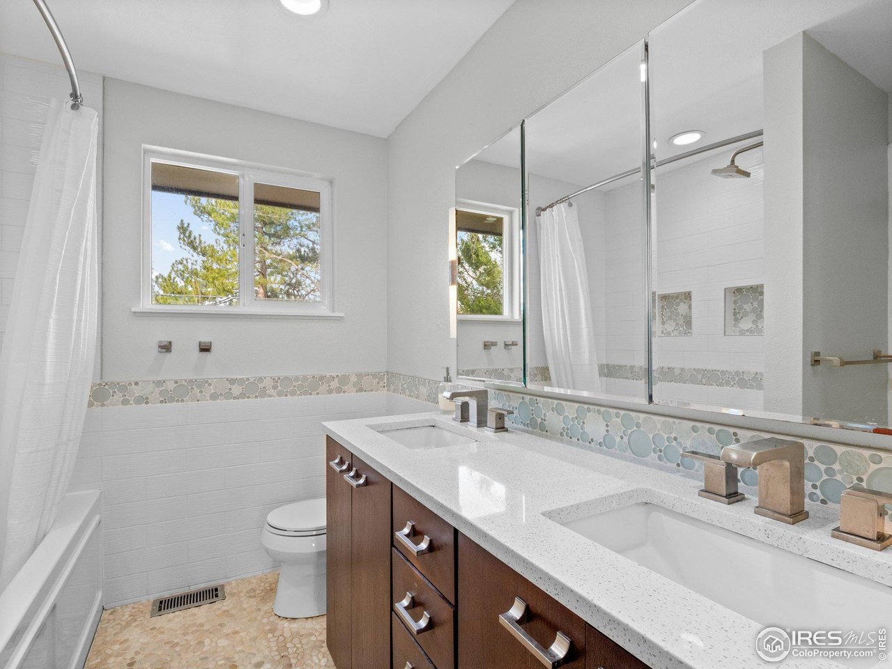 5355 Kewanee Dr