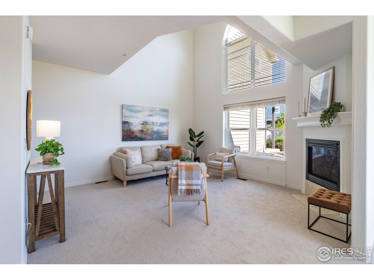 211 Rockview Dr