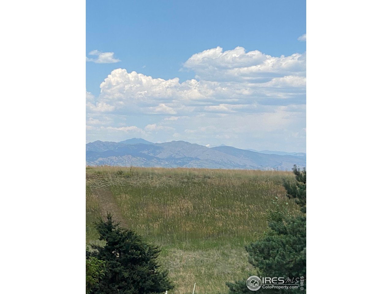 211 Rockview Dr
