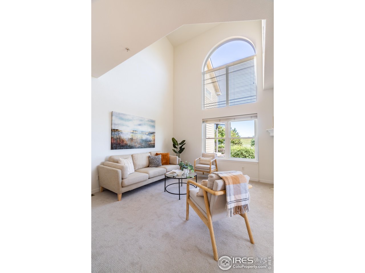211 Rockview Dr