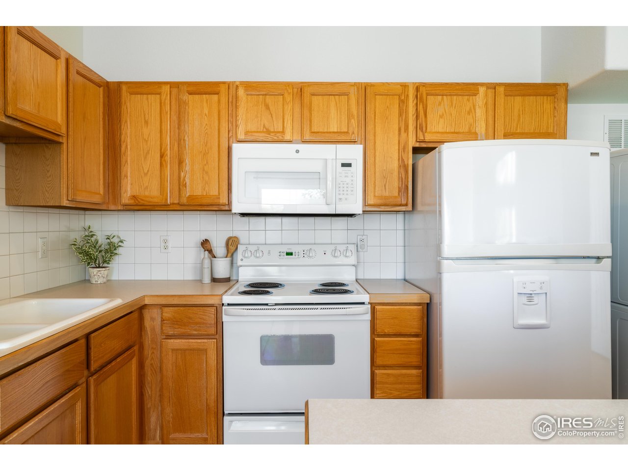 211 Rockview Dr