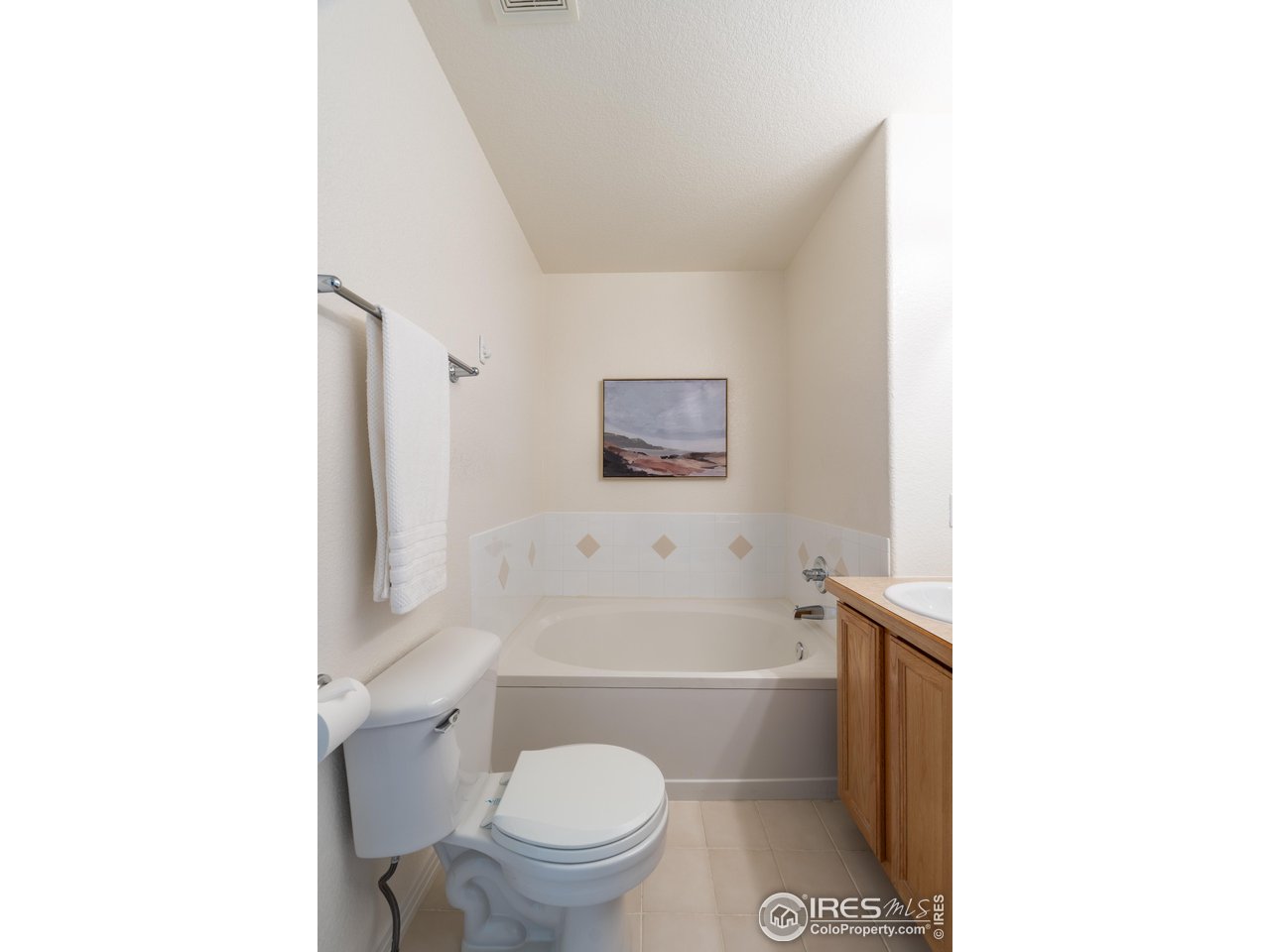 211 Rockview Dr