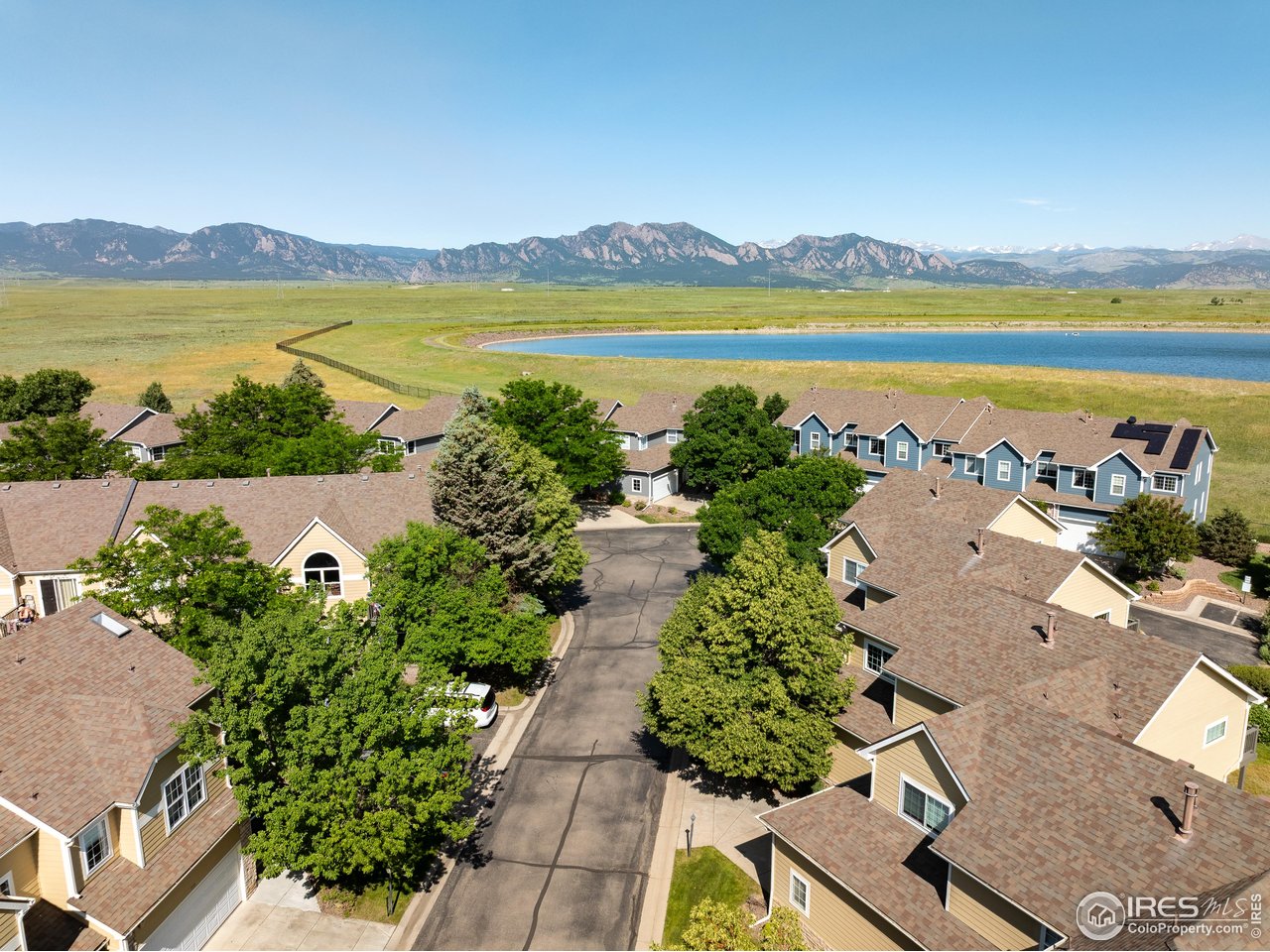 211 Rockview Dr