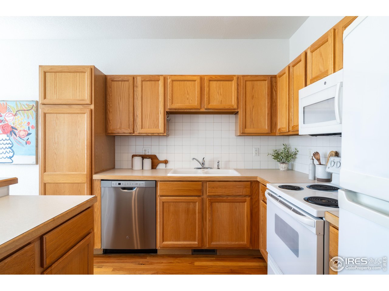 211 Rockview Dr