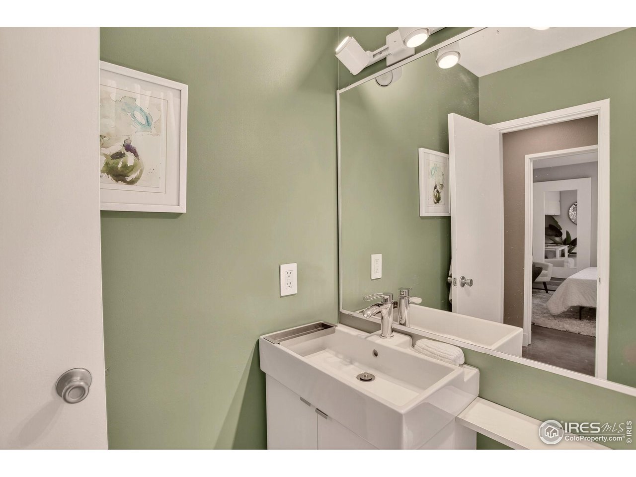 850 W Moorhead Cir 3D