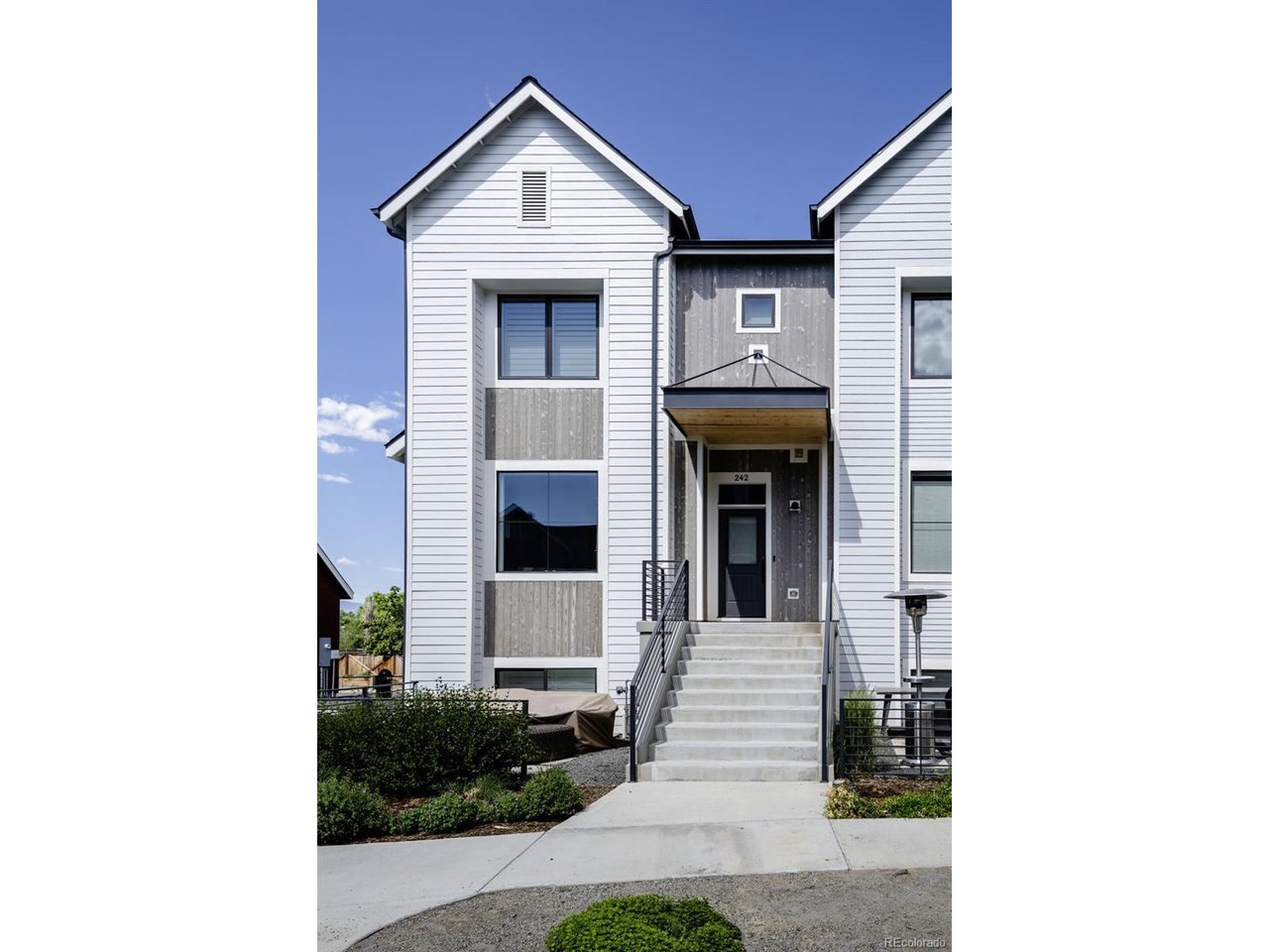 242 Clementina St