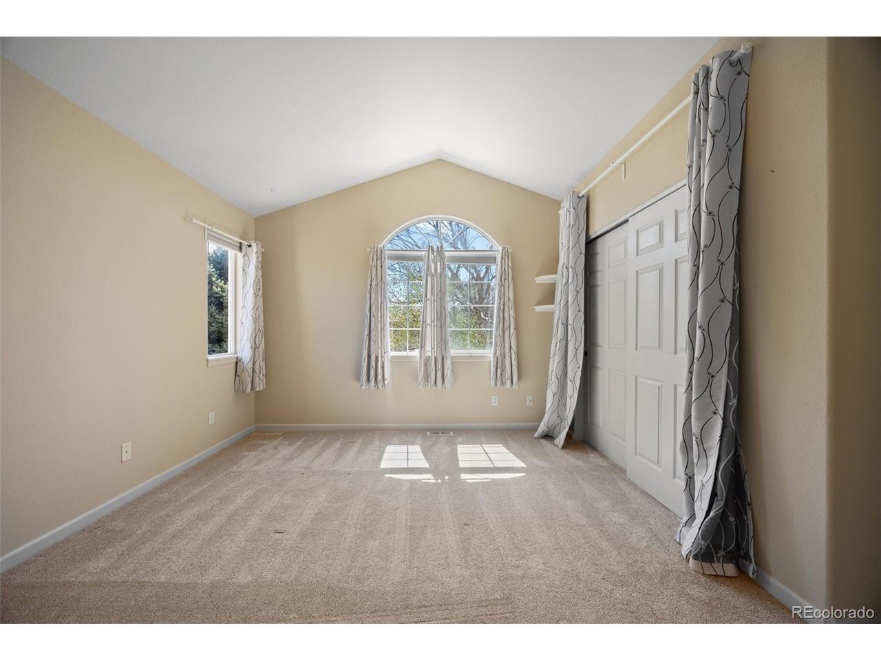21231 E Saddle Rock Ln