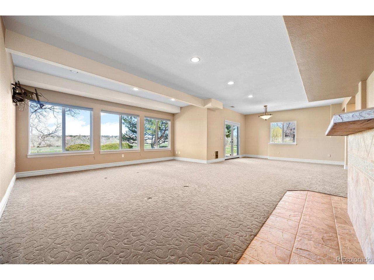 21231 E Saddle Rock Ln