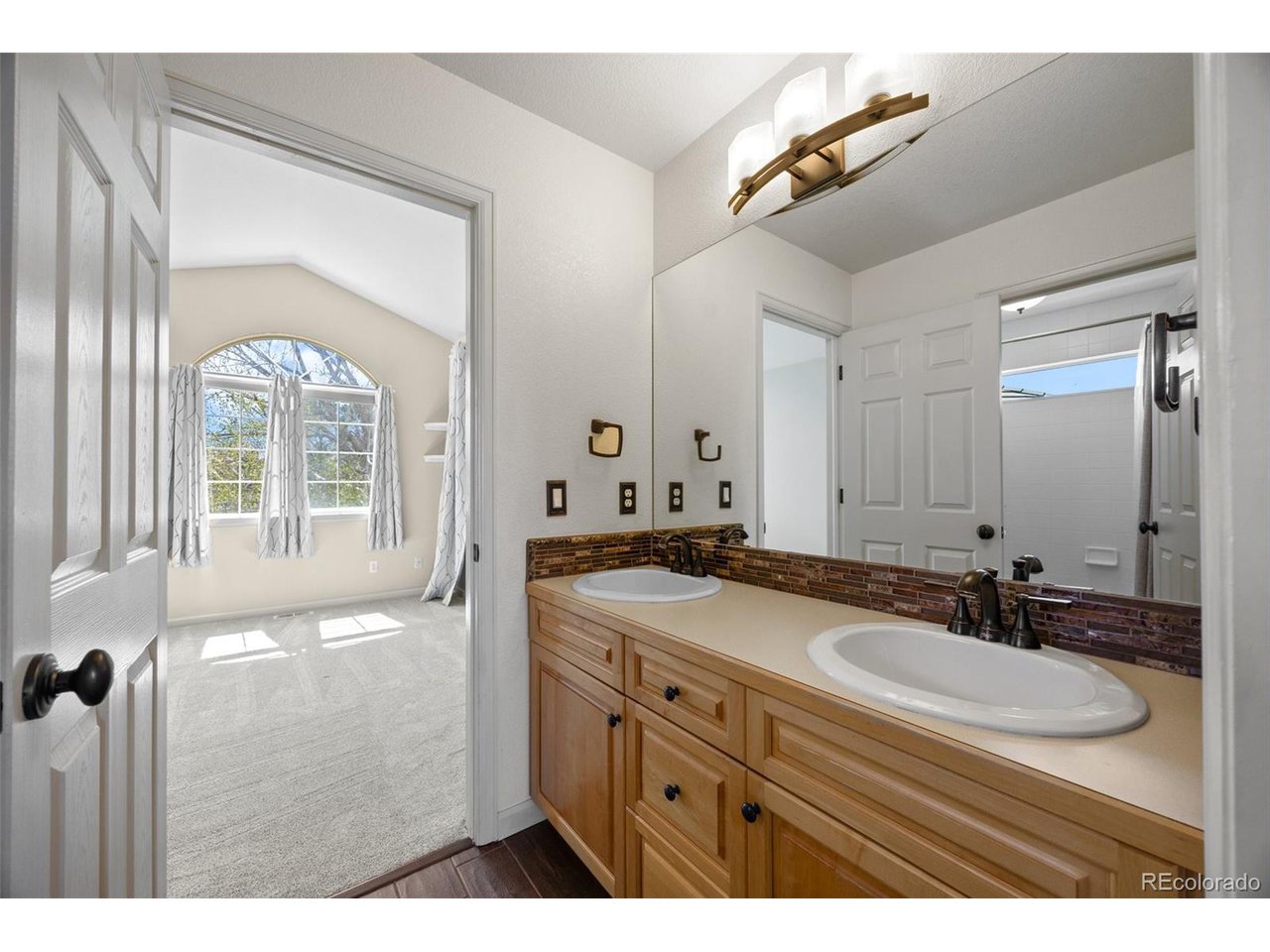 21231 E Saddle Rock Ln