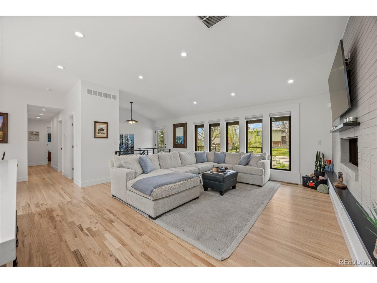 2905 Regis Dr