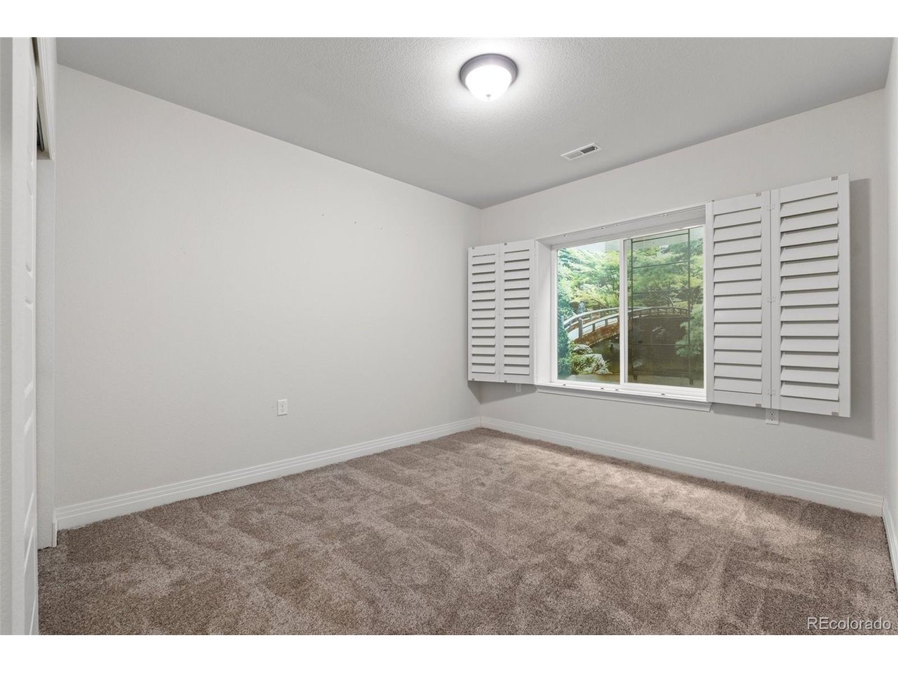 1166 Summit View Dr