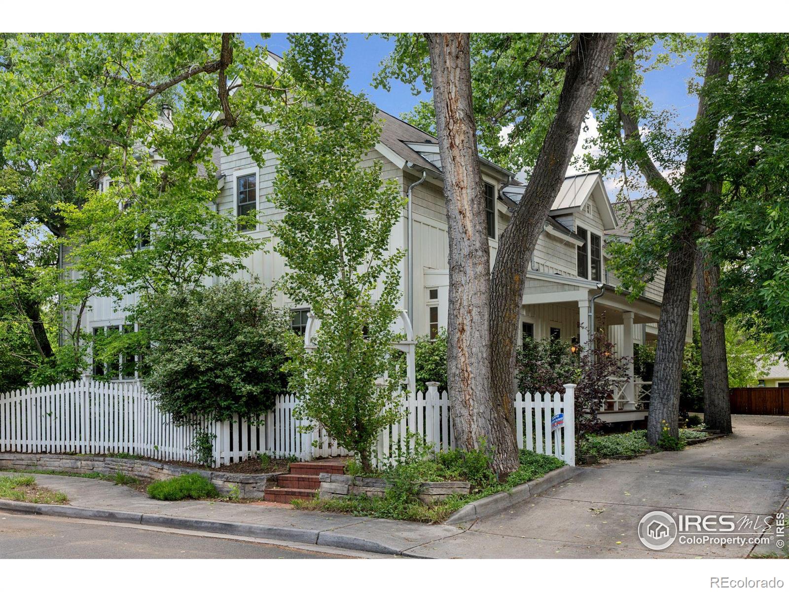 877 Racquet Lane