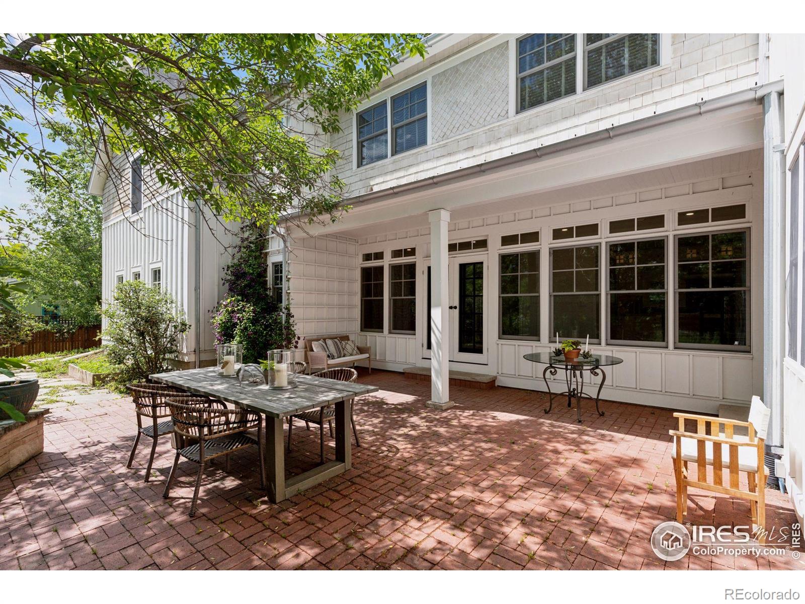877 Racquet Lane