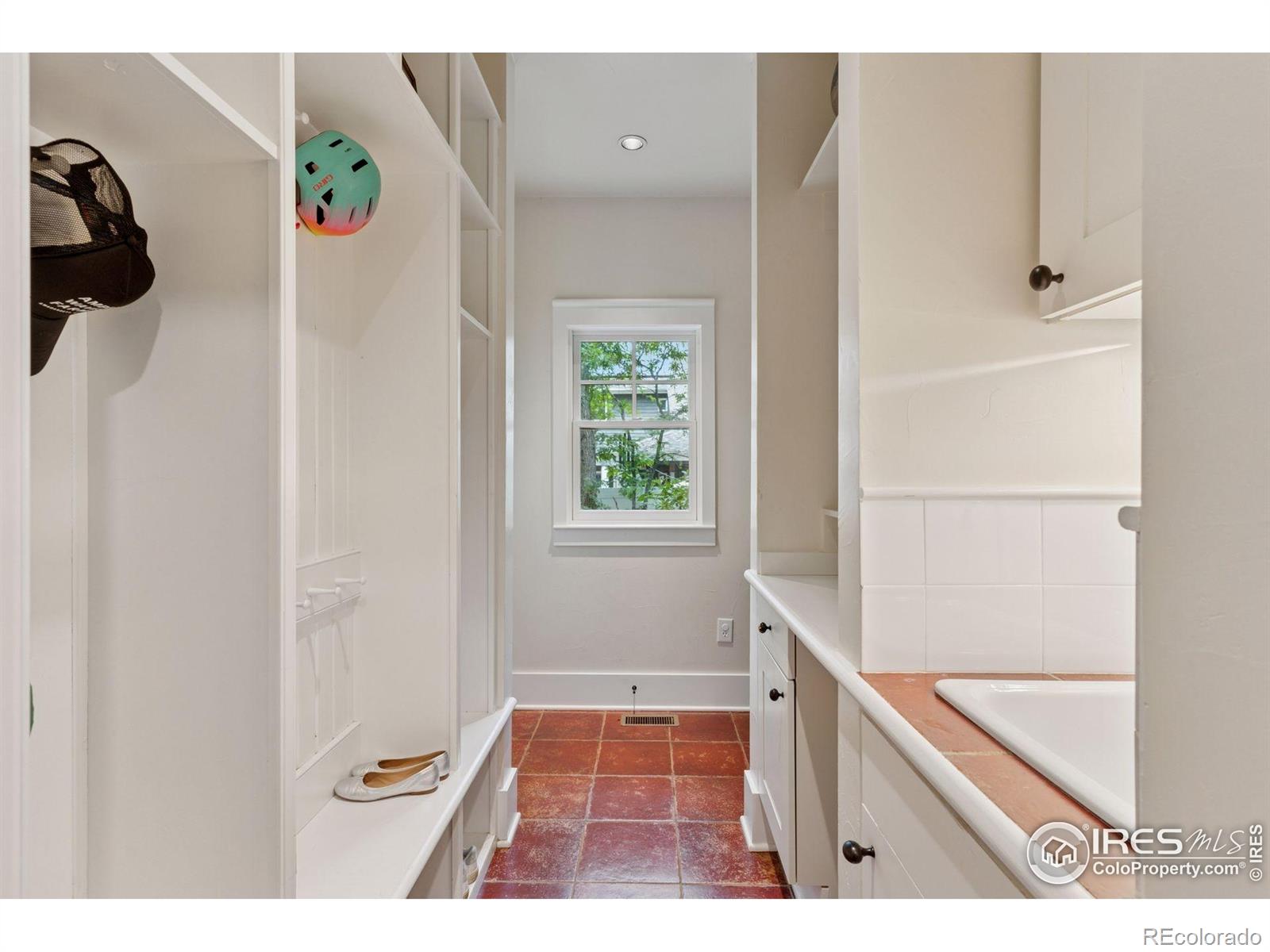 877 Racquet Lane