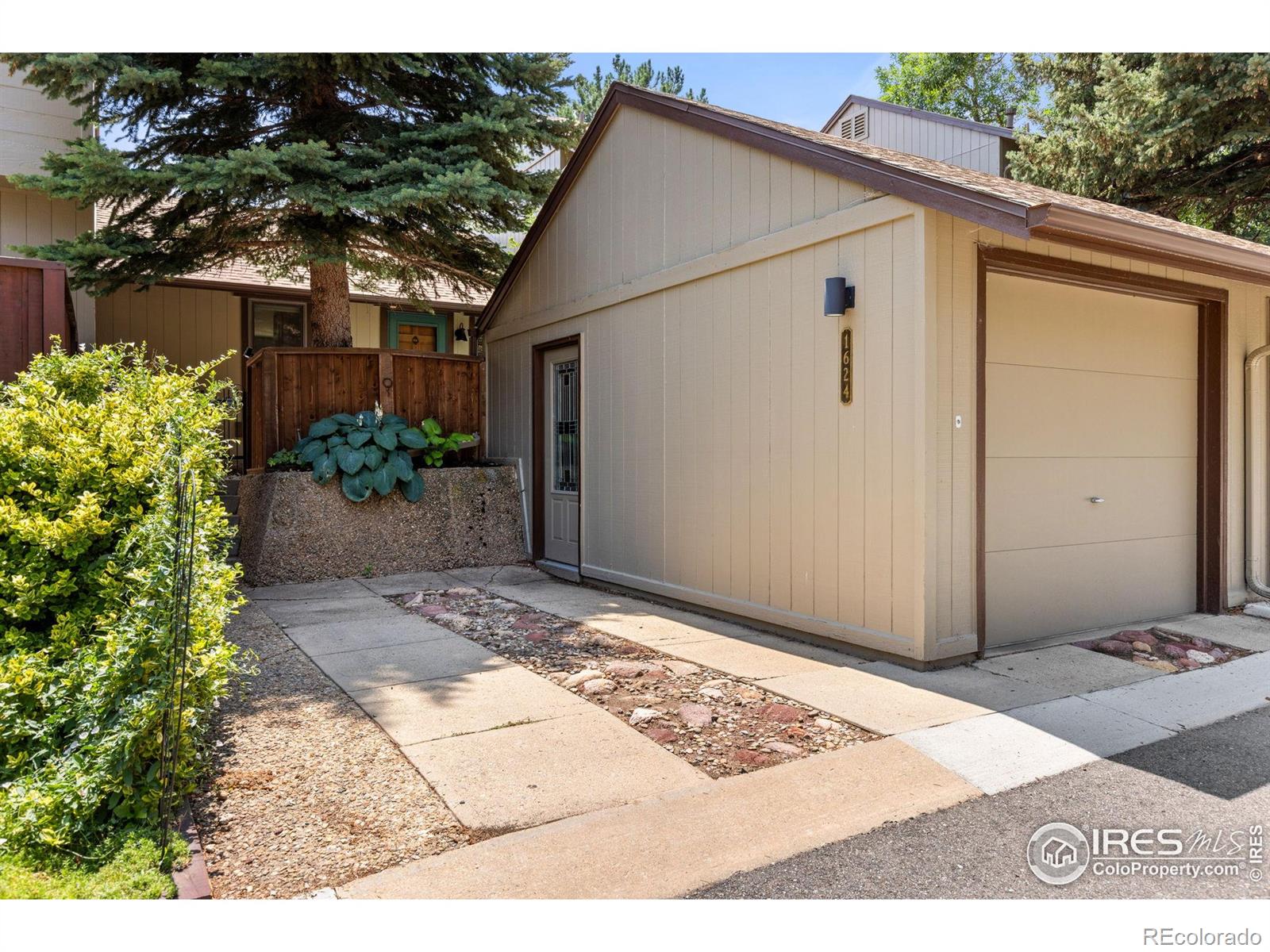 1624 Bradley Court