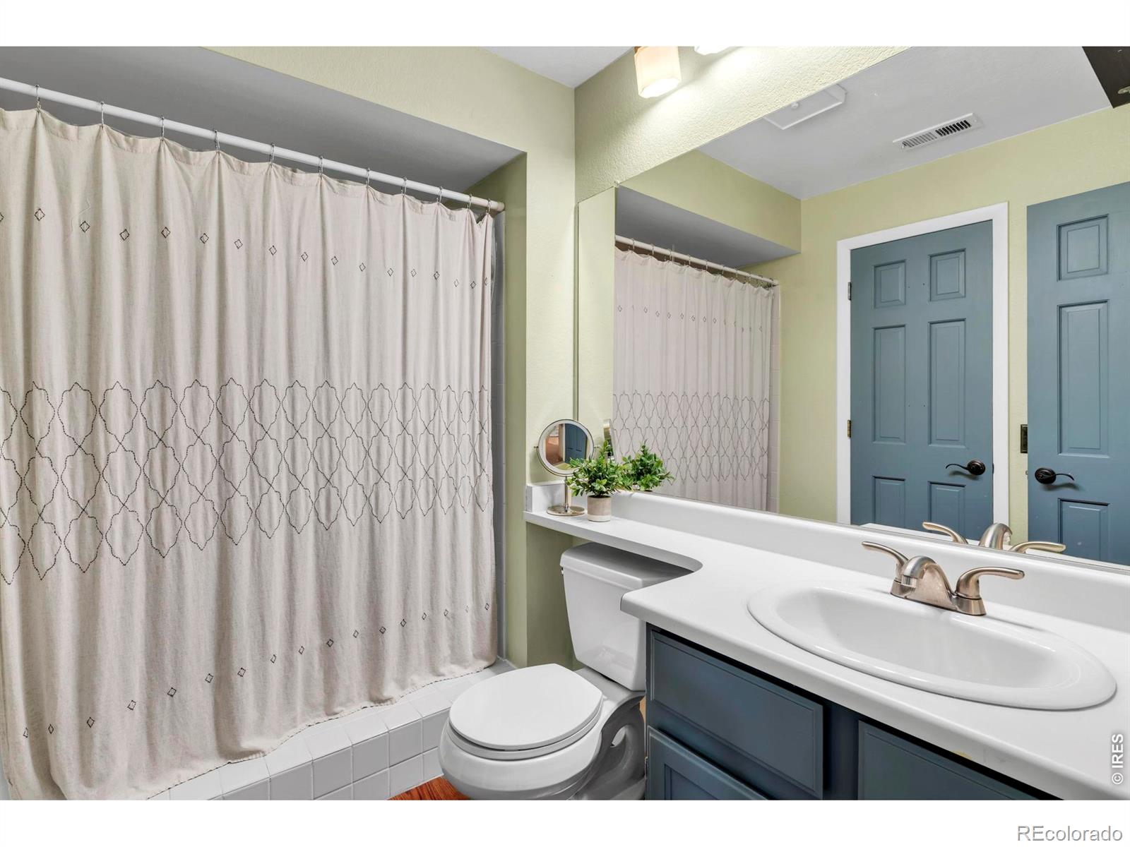 5914 Gunbarrel Avenue Unit: F
