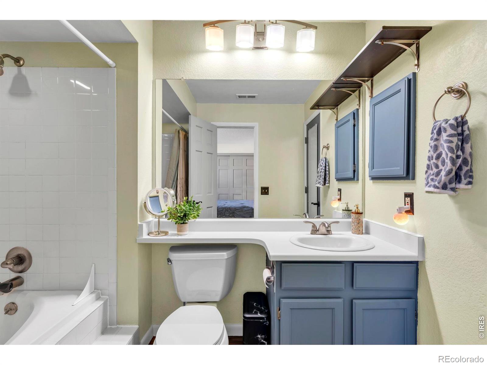 5914 Gunbarrel Avenue Unit: F