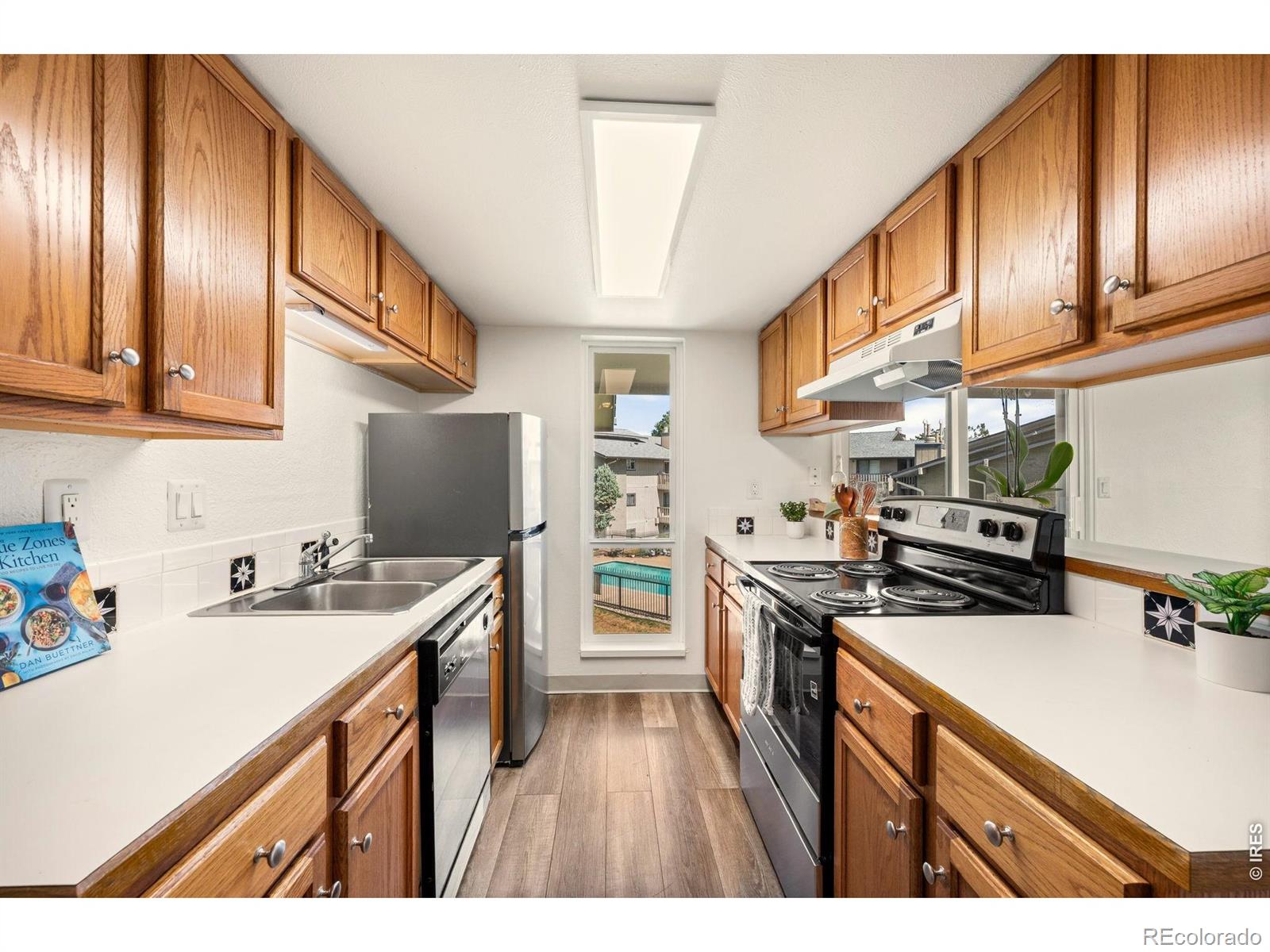 645 Manhattan Place Unit: 307