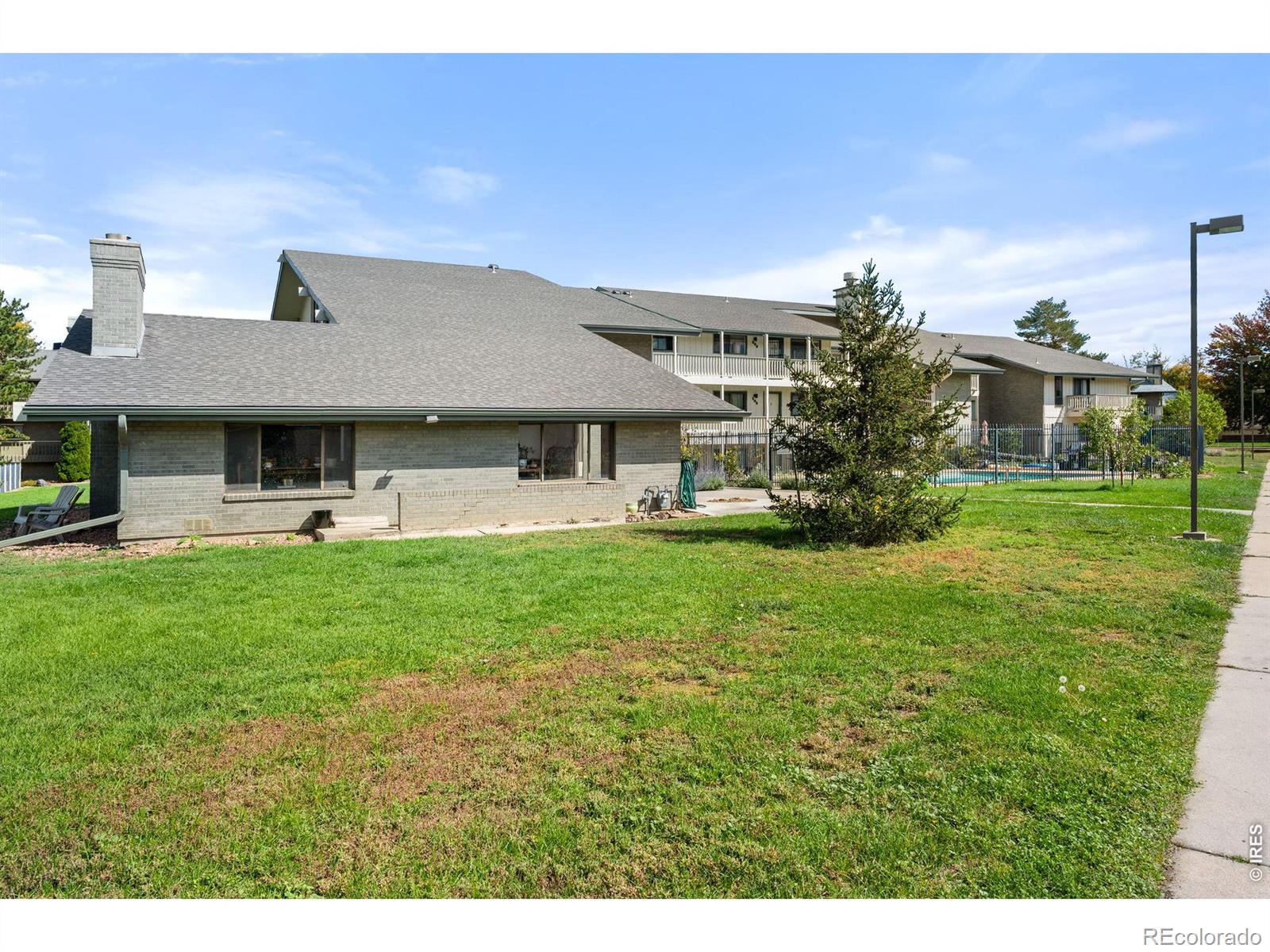 645 Manhattan Place Unit: 307