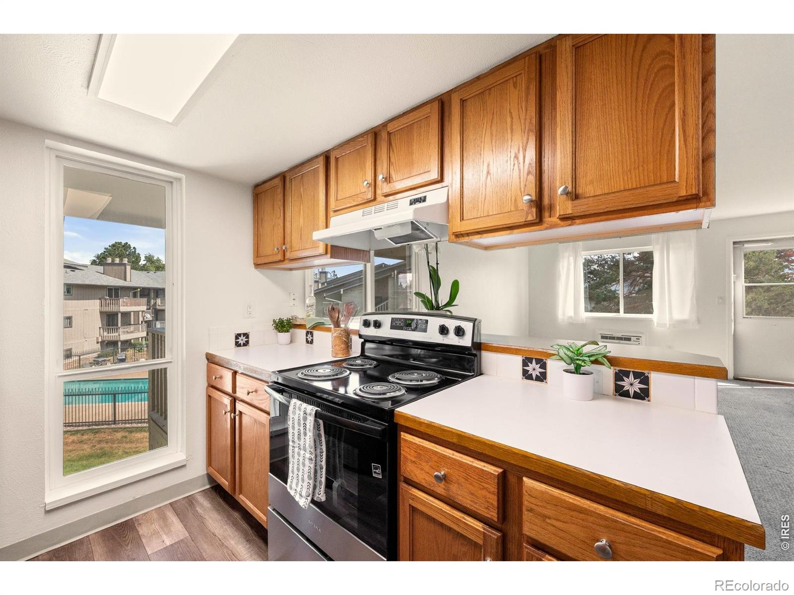 645 Manhattan Place Unit: 307
