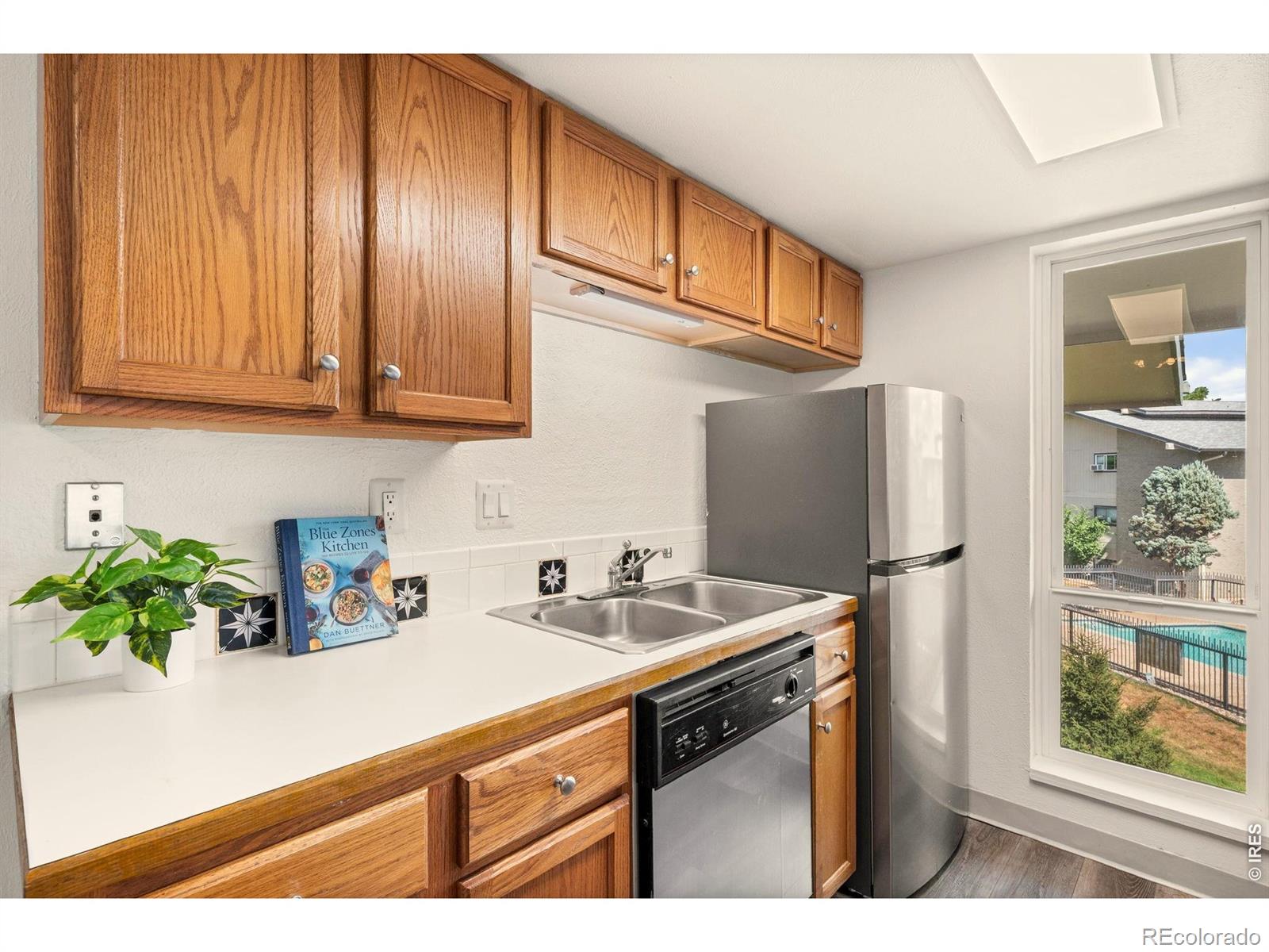645 Manhattan Place Unit: 307