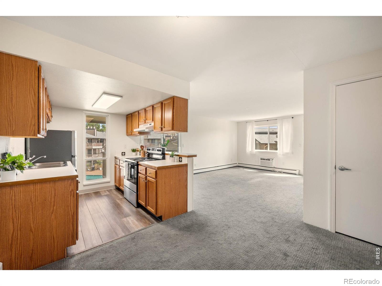 645 Manhattan Place Unit: 307