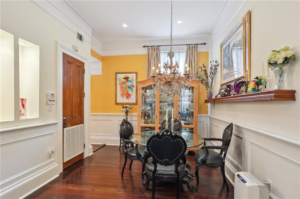 2326 MAGAZINE Street 2