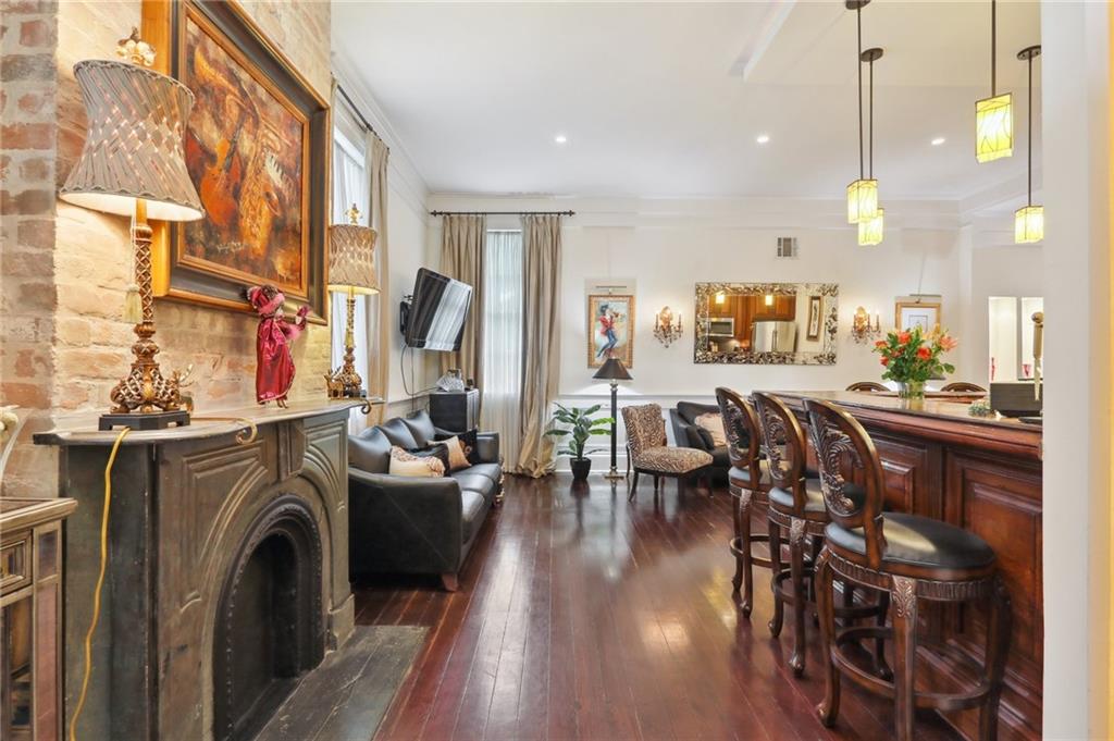 2326 MAGAZINE Street 2