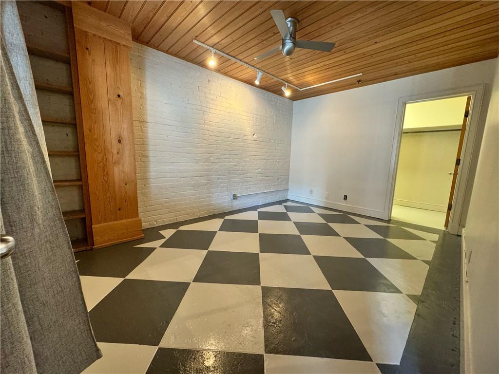 441 GRAVIER Street 9
