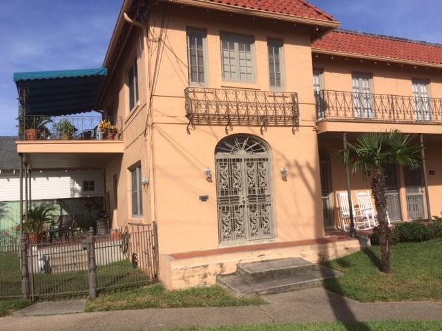 809 MOSS Street
